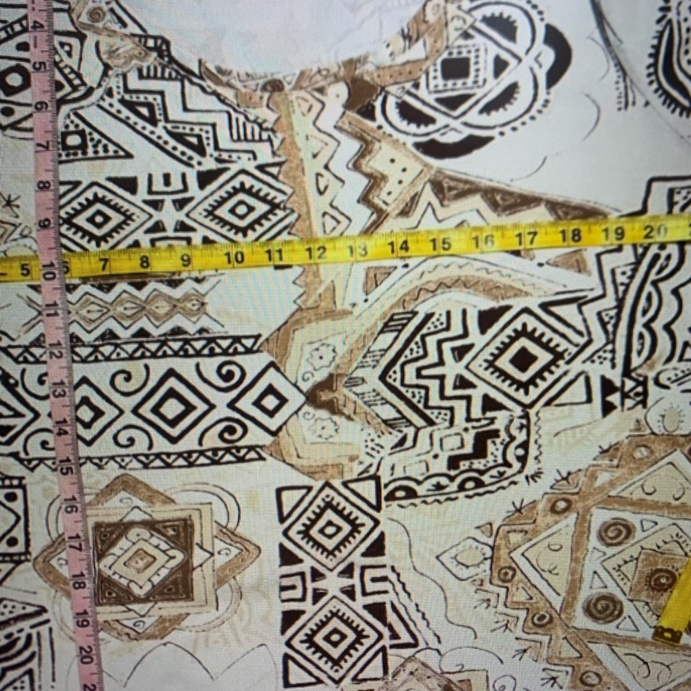Geometric Patterned Women's Top - Picture 2 of 5